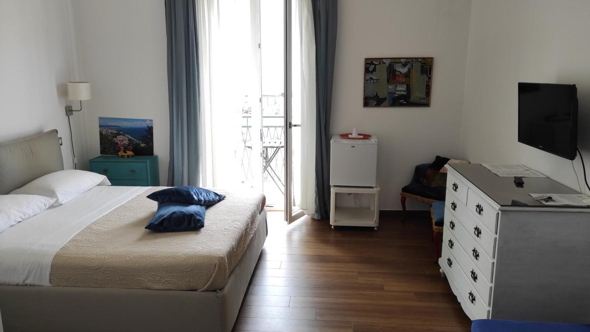 Marchesa Lulu Hotel Salerno Bagian luar foto